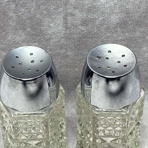 Vintage Wexford Pressed Glass Salt & Pepper Shakers With Chrome Plastic Tops - Picture 3 of 12